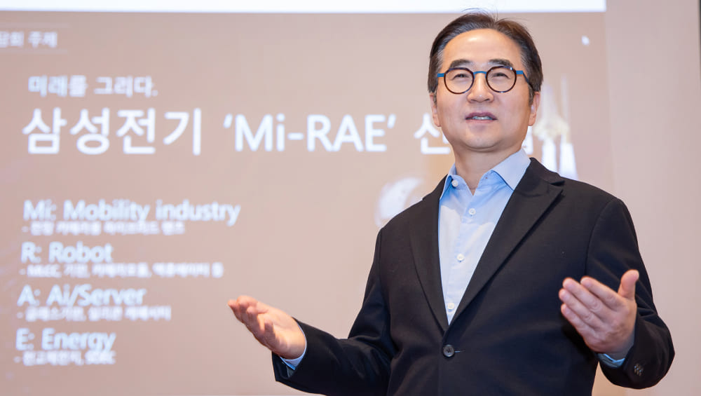 삼성전기 장덕현 사장이 CES2025에서 미디어 간담회를 진행하고 있다.