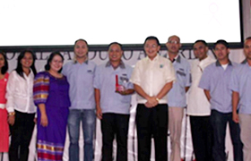 2011.07 Outstanding Blood Service Award images