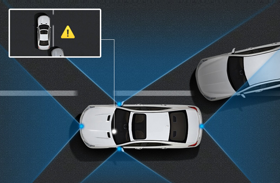 자동차 앞뒤, 양옆에 Viewing Camera의 설치를 통해 운행 사각지대를 없앤 모습